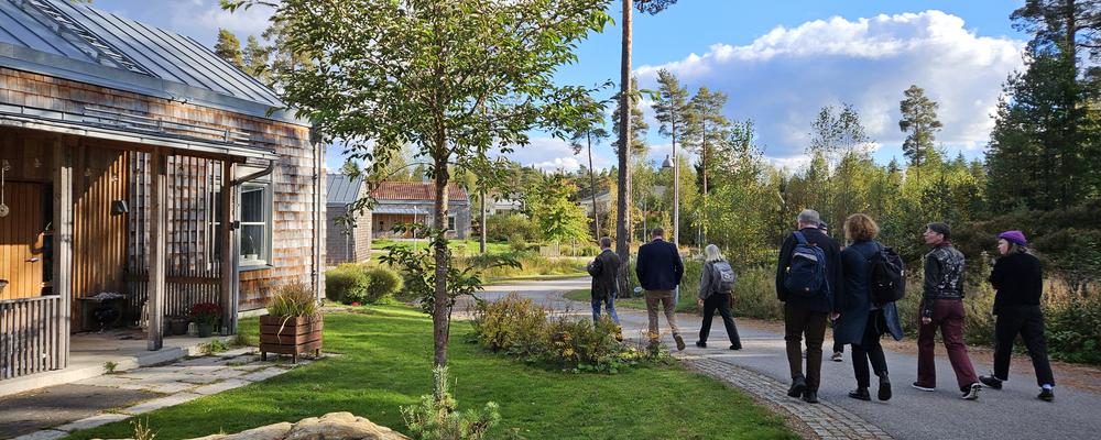 Studiebesök i Viskafors i samband med konferensen Idéburet och socialt byggande 2025.